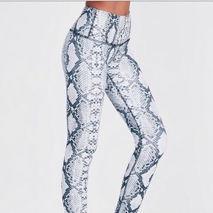 NOLI Active Python 🐍 Legging Small EUC